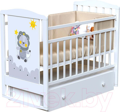 Детская кроватка VDK Happy Lion колесо-качалка с ящиком (белый)