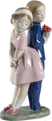 Статуэтка NAO Young In Love Цветы для тебя / 02001921