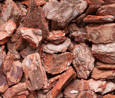 Мульча для растений Leshy Кора деревьев хвойных пород средняя (3-8см, 50л)