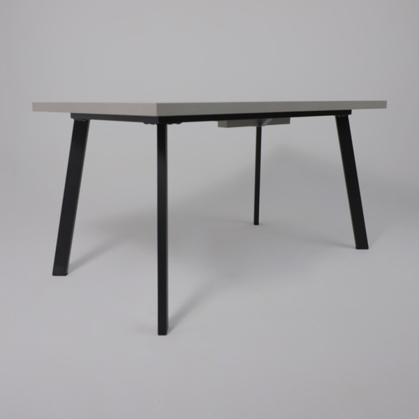 Изображение товара Обеденный стол Listvig Hagen 140 раздвижной 140-180x85 (цемент/черный)