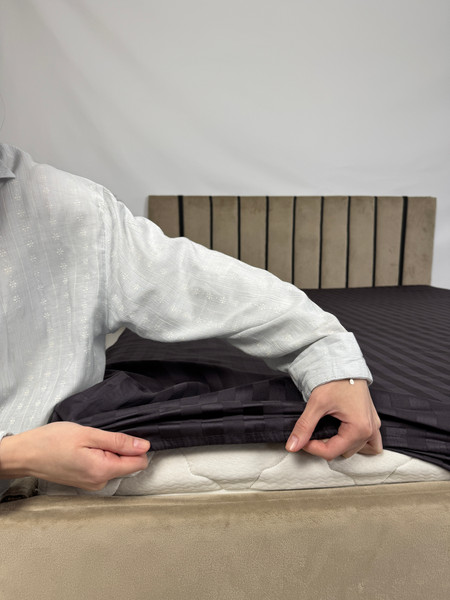 Изображение товара Комплект постельного белья Samsara Страйп-сатин 2сп 50х70 (мокрый асфальт, простыня на резинке)