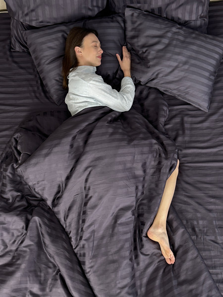 Изображение товара Комплект постельного белья Samsara Страйп-сатин Евро 70х70 (мокрый асфальт, простыня на резинке)