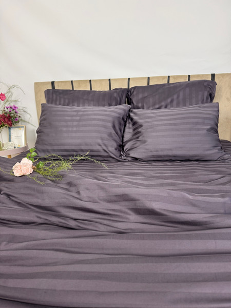 Изображение товара Комплект постельного белья Samsara Страйп-сатин Евро 50х70 (мокрый асфальт, простыня на резинке)