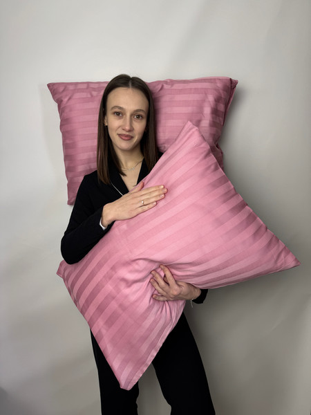 Изображение товара Комплект постельного белья Samsara Страйп-сатин Евро 70х70 (пудра, простыня на резинке)