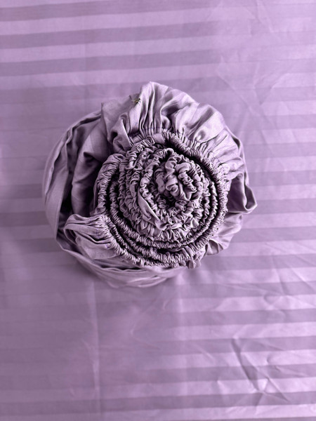 Изображение товара Комплект постельного белья Samsara Страйп-сатин Евро 70х70 (черника, простыня на резинке)