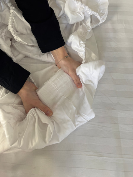 Изображение товара Комплект постельного белья Samsara Страйп-сатин 2сп 50х70 (белый, простыня на резинке)