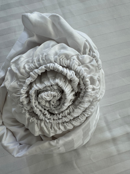 Изображение товара Комплект постельного белья Samsara Страйп-сатин 2сп 70х70 (белый, простыня на резинке)