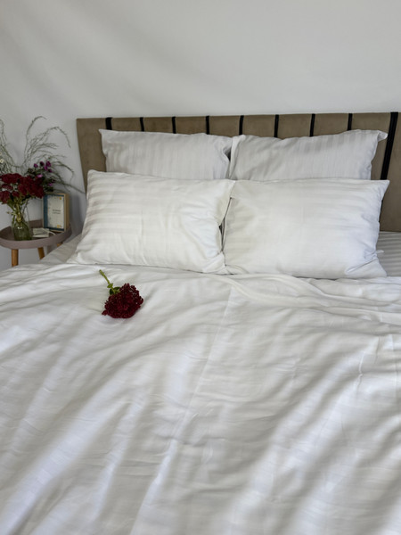 Изображение товара Комплект постельного белья Samsara Страйп-сатин Евро 70х70 (белый, простыня на резинке)