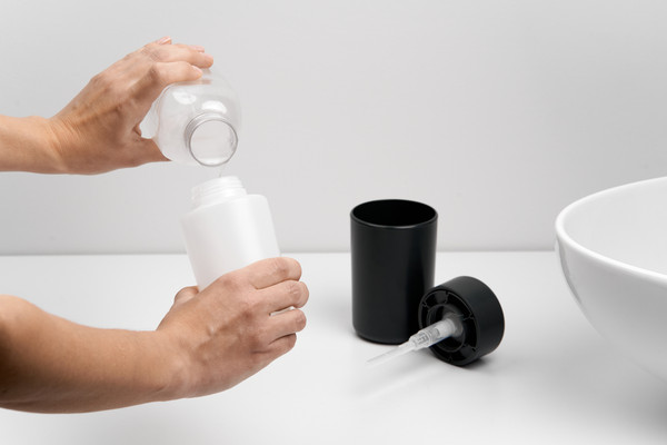 Изображение товара Дозатор для жидкого мыла AMBIENT Flux AFX034ABSBGR (черный графит)