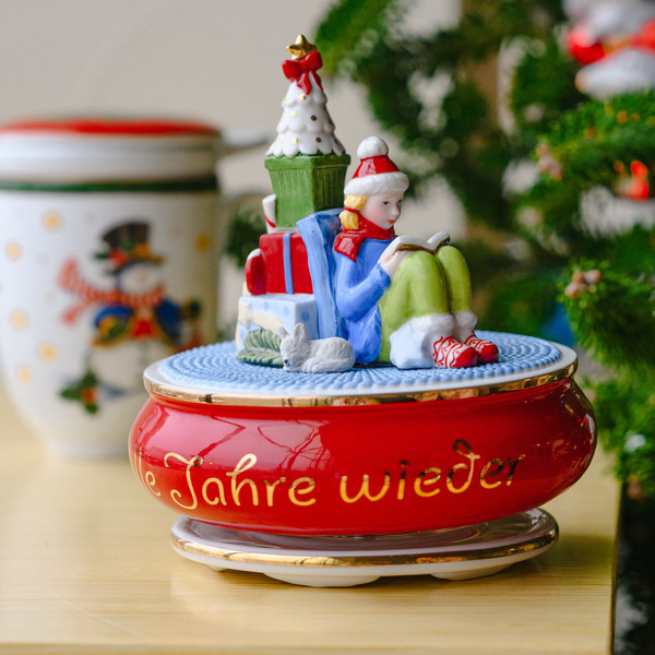 Изображение товара Статуэтка Hutschenreuther Christmas songs/2025 За книжкой / 02451-727213-27411