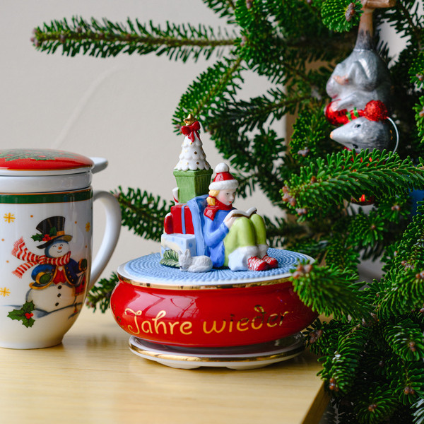 Изображение товара Статуэтка Hutschenreuther Christmas songs/2025 За книжкой / 02451-727213-27411