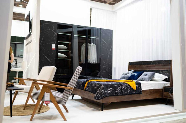 Изображение товара Шкаф с витриной Мебельград Браун с подсветкой 102x53.5x226.5 (таксония/алюминевый профиль/стекло)