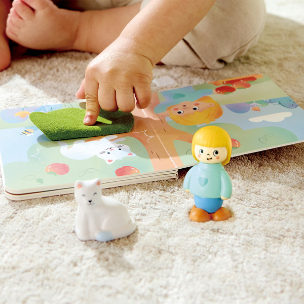 Изображение товара Развивающий игровой набор Hape Девочка и кошка / E3430_HP