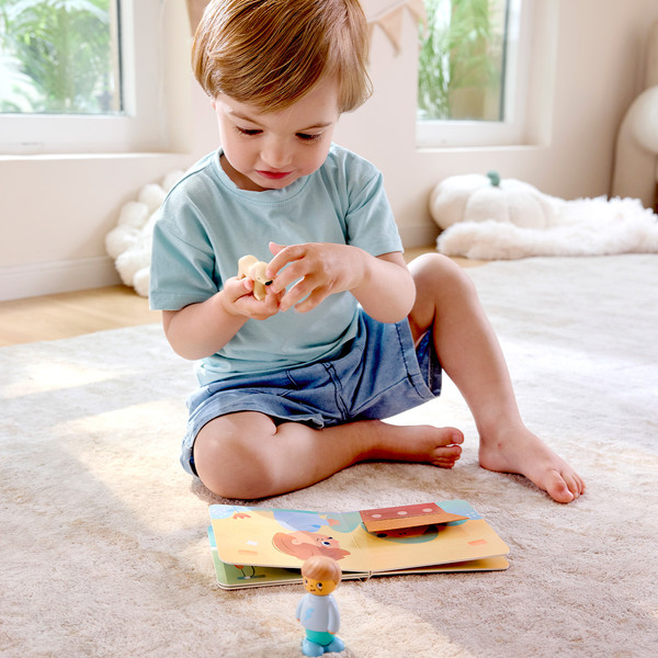 Изображение товара Развивающий игровой набор Hape Мальчик и собака / E3431_HP