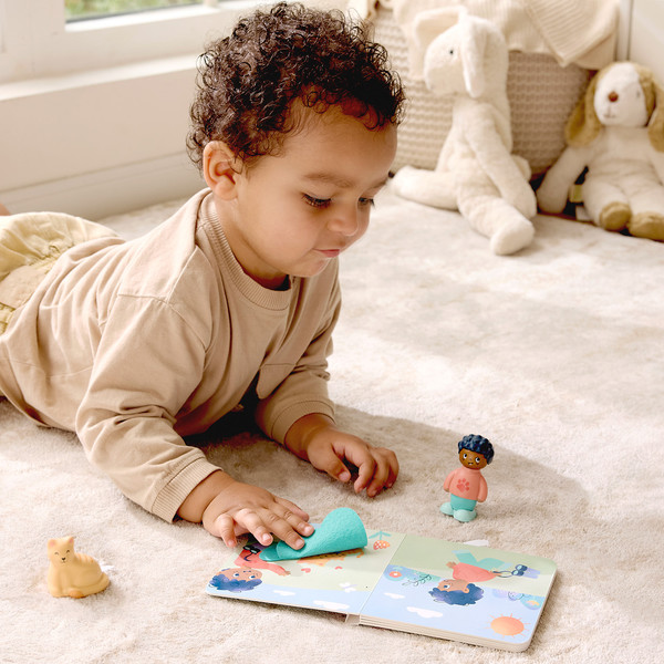 Изображение товара Развивающий игровой набор Hape Мальчик и кошка / E3432_HP