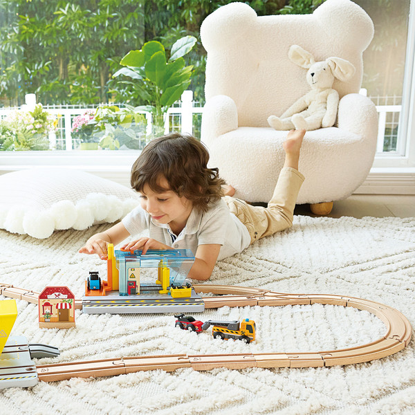 Изображение товара Железная дорога игрушечная Hape Железная дорога Автомойка / E3879_HP