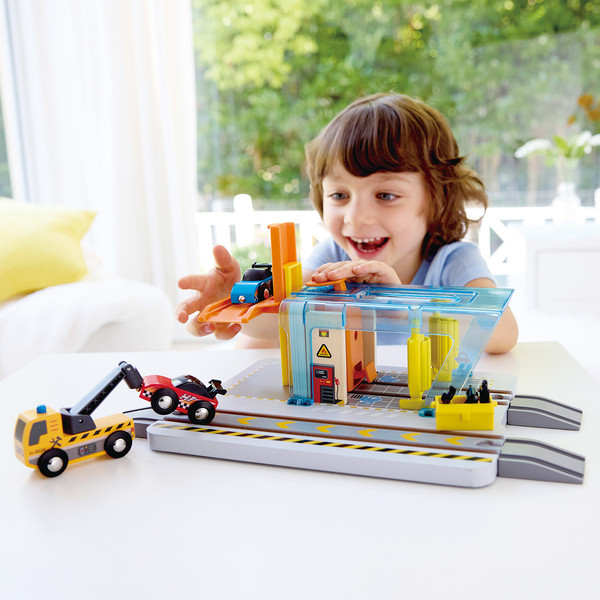 Изображение товара Железная дорога игрушечная Hape Железная дорога Автомойка / E3879_HP
