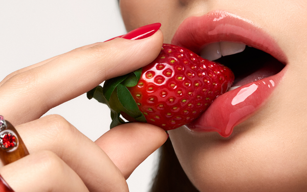 Изображение товара Масло для губ Pupa Pleasure Lip Oil. Yummy Strawberry (5мл)