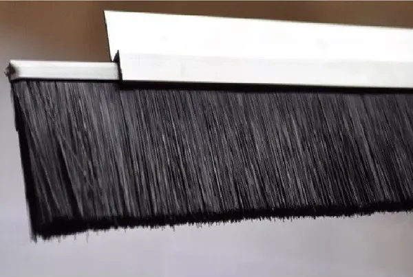 Изображение товара Щетка уплотнительная для ворот и дверей DoorHan 50мм 1м