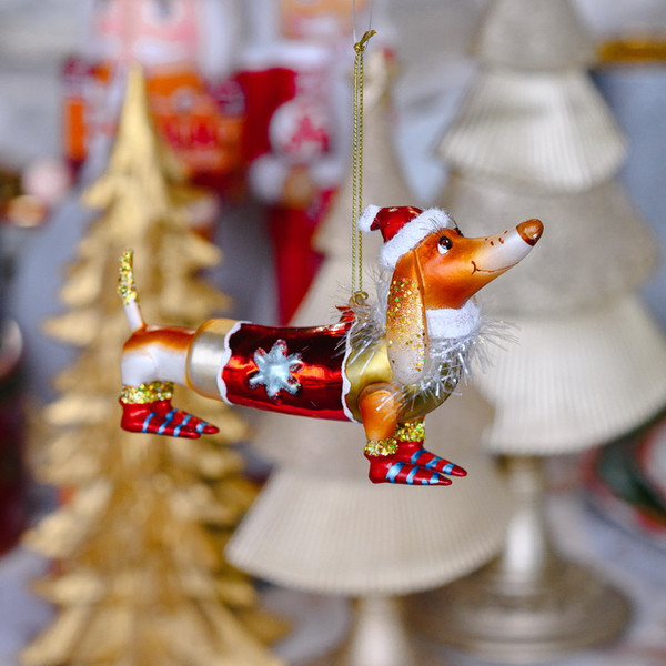 Изображение товара Елочная игрушка Vondels Такса рыжая в шапке / 2152250150016