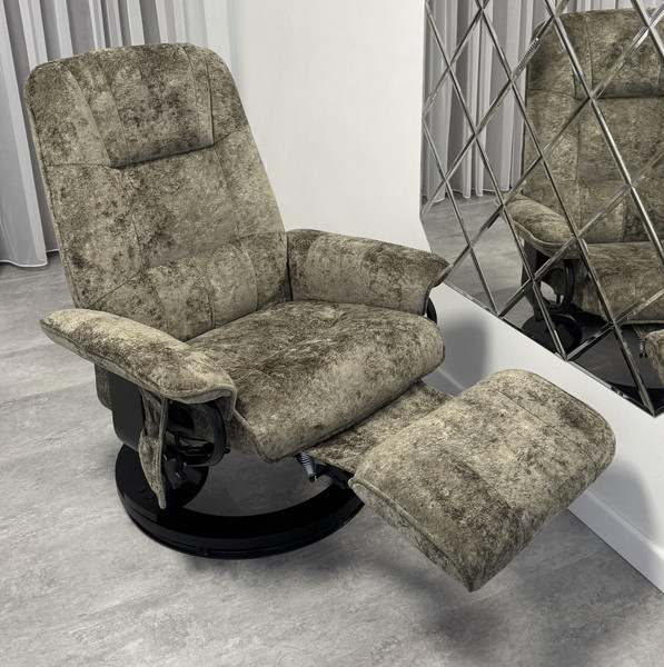 Изображение товара Массажное кресло Calviano 20 с пуфом (коричневый плюш)