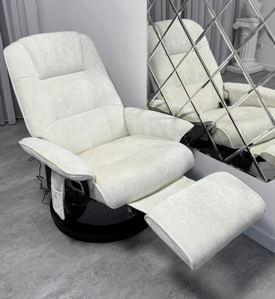 Изображение товара Массажное кресло Calviano 21 с пуфом (бежевый плюш)