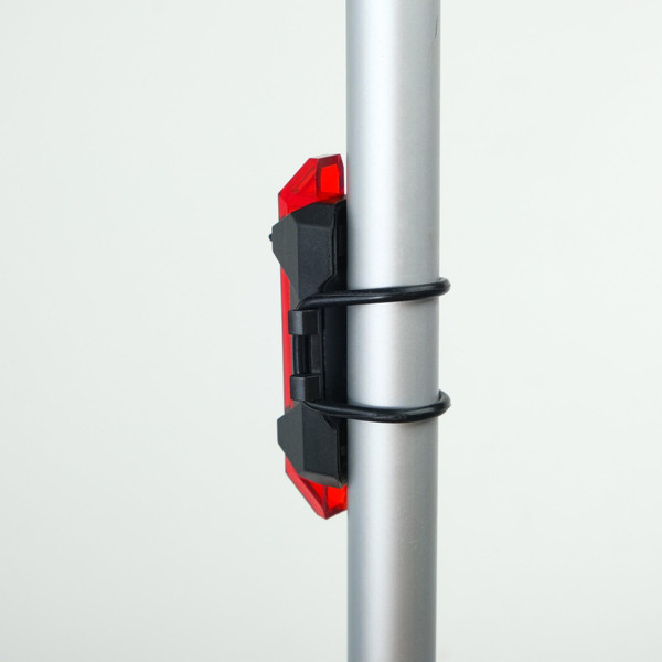 Изображение товара Фонарь для велосипеда Sima-Land Задний аккумуляторный водонепроницаемый / 5464384