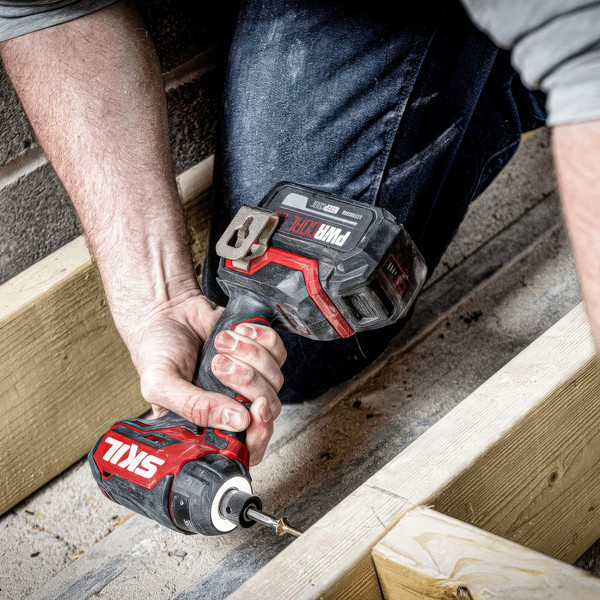 Изображение товара Аккумуляторный шуруповерт Skil ID6739 / ID6739SE00