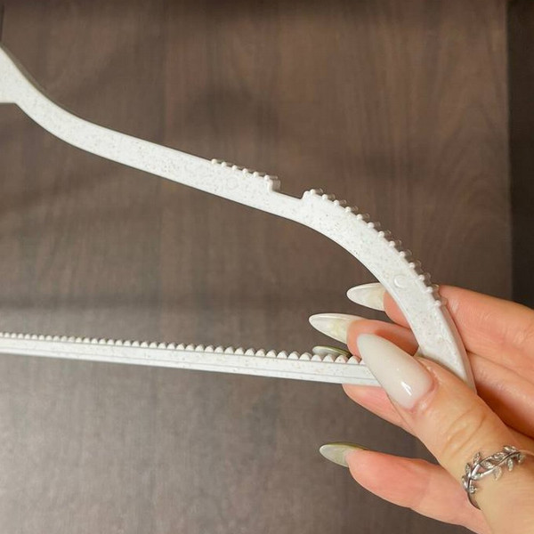 Изображение товара Пластиковая вешалка-плечики Мультидом GE26-138 (р.44-46)