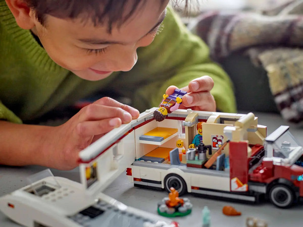 Изображение товара Конструктор Lego City Кемпер-фургон для отдыха и приключений 60454