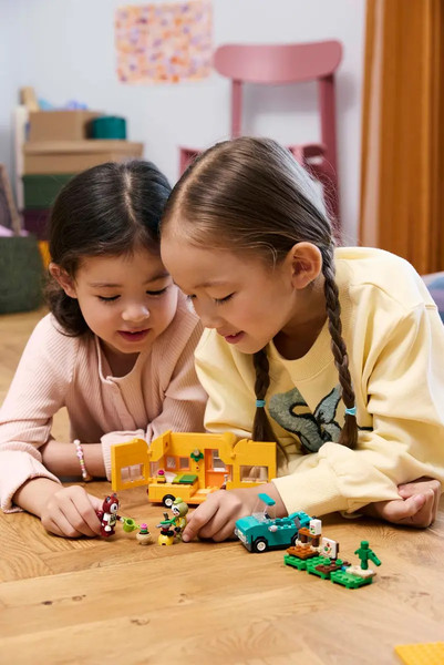 Изображение товара Конструктор Lego Animal Crossing Садовый магазин на колесах Лейфа 77054