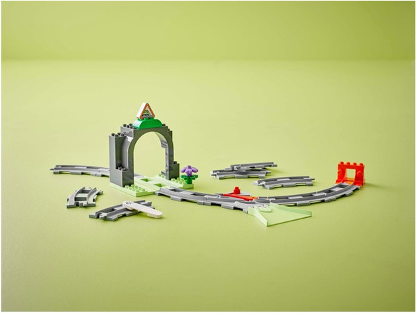 Изображение товара Конструктор Lego Duplo Железнодорожный туннель и пути / 10425