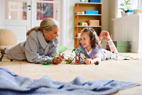 Изображение товара Конструктор Lego Marvel Битва динозавров Спайди и Гобби возле домика на дереве (11200)