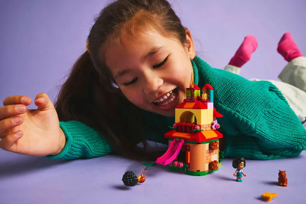 Изображение товара Конструктор Lego Disney Мини-домик Энканто / 43261