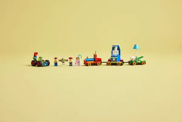 Изображение товара Конструктор Lego Disney История игрушек: Праздничный поезд и радиоуправл. машинка (43264)