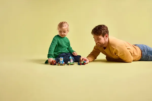 Изображение товара Конструктор Lego Disney История игрушек: Праздничный поезд и радиоуправл. машинка (43264)