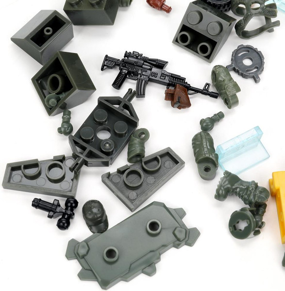 Изображение товара Конструктор Город мастеров Солдат с джипом 2в1 / 70082-XJ (43эл)