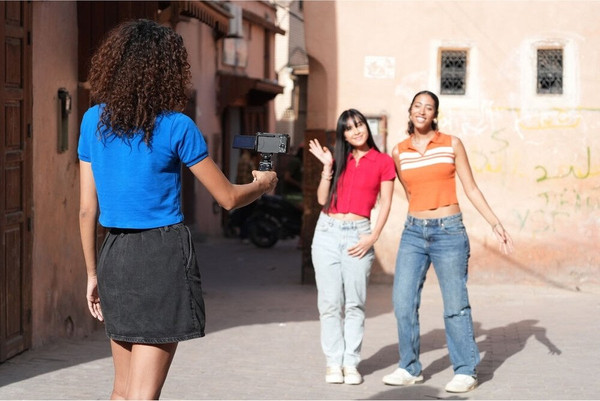 Изображение товара Беззеркальный фотоаппарат Sony ZV-E10 Kit + 16-50 II / ZVE10KB (черный)