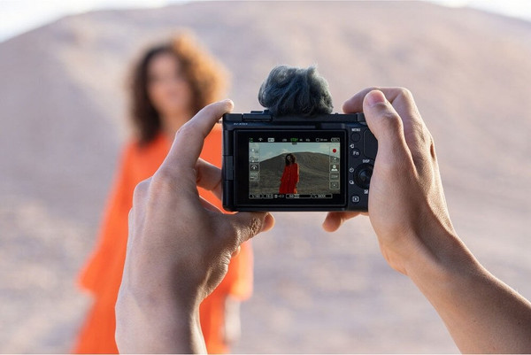 Изображение товара Беззеркальный фотоаппарат Sony ZV-E10 Kit + 16-50 II / ZVE10KB (черный)