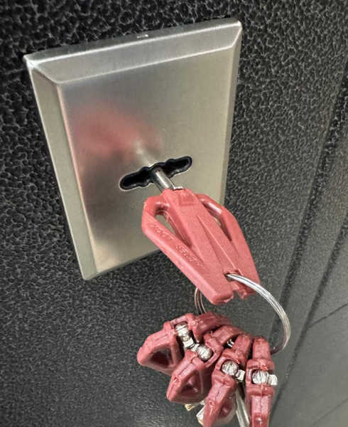 Изображение товара Входная дверь Форпост В-101 86x205 с зеркалом (левая, темный графит/белый)