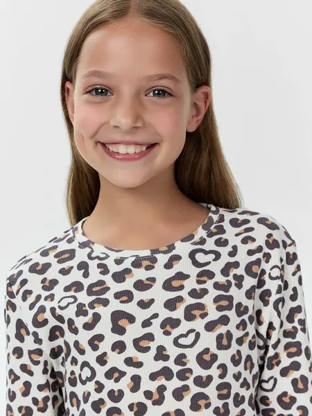 Изображение товара Сорочка детская Mark Formelle 577726 (р.134-68, леопардовые сердечки на молоке)