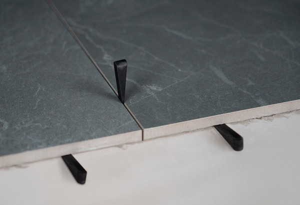 Изображение товара Клинья для выравнивания плитки TLS-Profi 8,5х7х31мм / TLSZAK312025 (50шт)