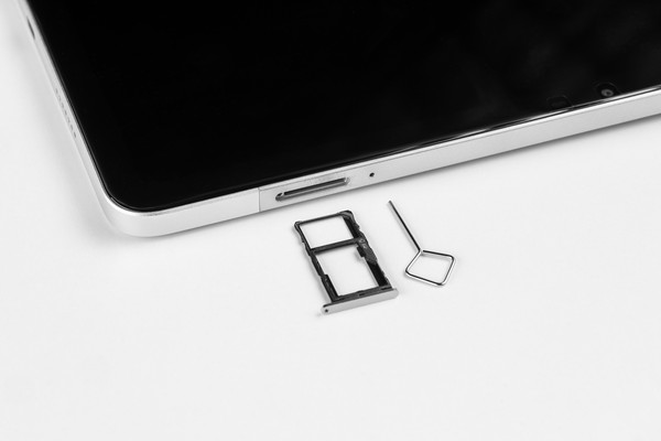 Изображение товара Планшет Horizont H-Tab 1+ 8GB/128GB LTE с чехлом, клавиатурой и стилусом (серебристый)