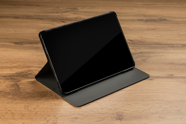 Изображение товара Планшет Horizont H-Tab 1+ 8GB/128GB LTE с чехлом, клавиатурой и стилусом (серебристый)