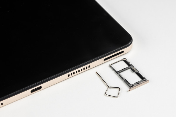 Изображение товара Планшет Horizont H-Tab 1 Pro 12GB/256GB LTE с чехлом, клавиатурой и стилусом (золото)