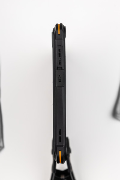 Изображение товара Планшет Horizont H-Tab 1 Shield 6GB/256GB LTE со стилусом (черно-оранжевый)