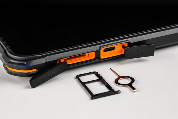 Изображение товара Планшет Horizont H-Tab 1 Shield 6GB/256GB LTE со стилусом (черно-оранжевый)