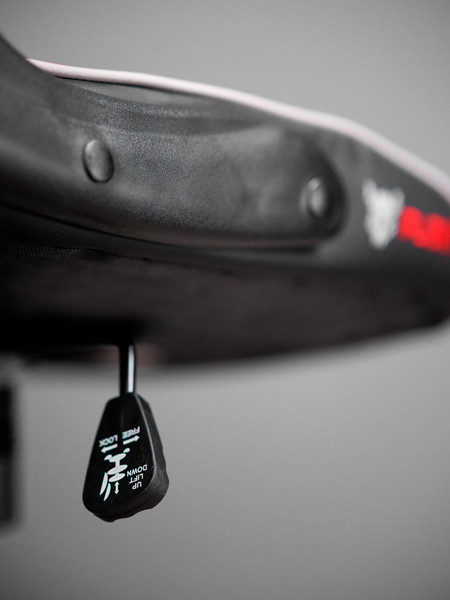 Изображение товара Кресло геймерское Floky Nexus (черный/красный)