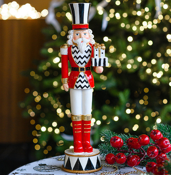 Изображение товара Статуэтка Fitz and Floyd Cardinal Christmas Щелкунчик в красном / 1025144