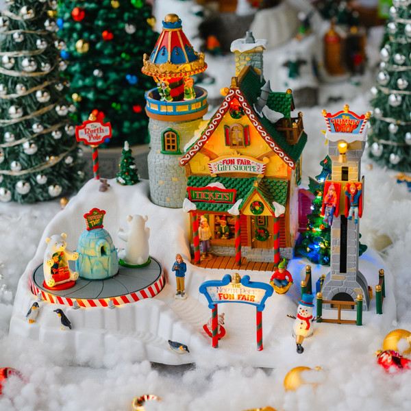 Изображение товара Световая фигурка Lemax Ярмарка развлечений на Северном полюсе / 35019-EU